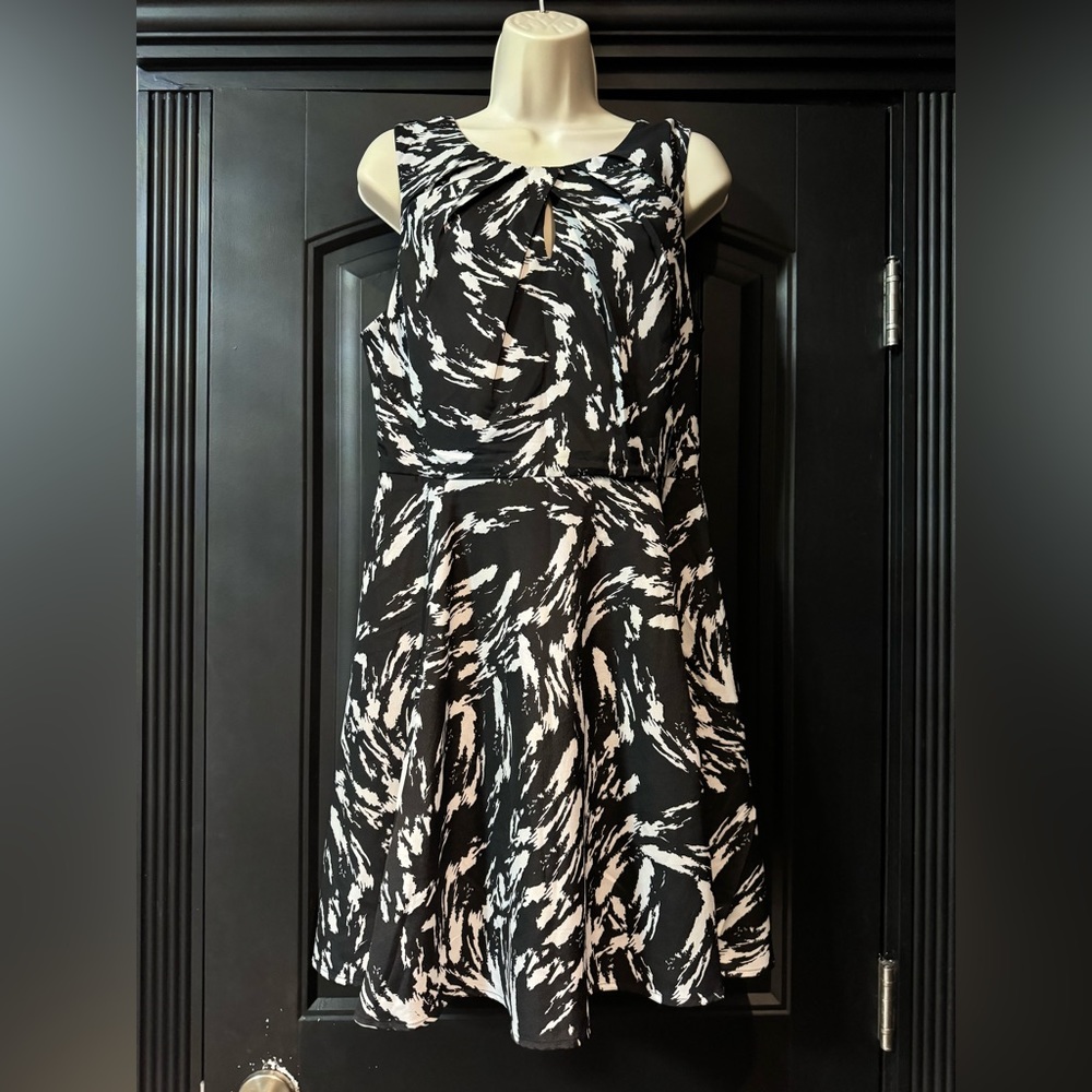 EUC Express Keyhole Cutout Dress